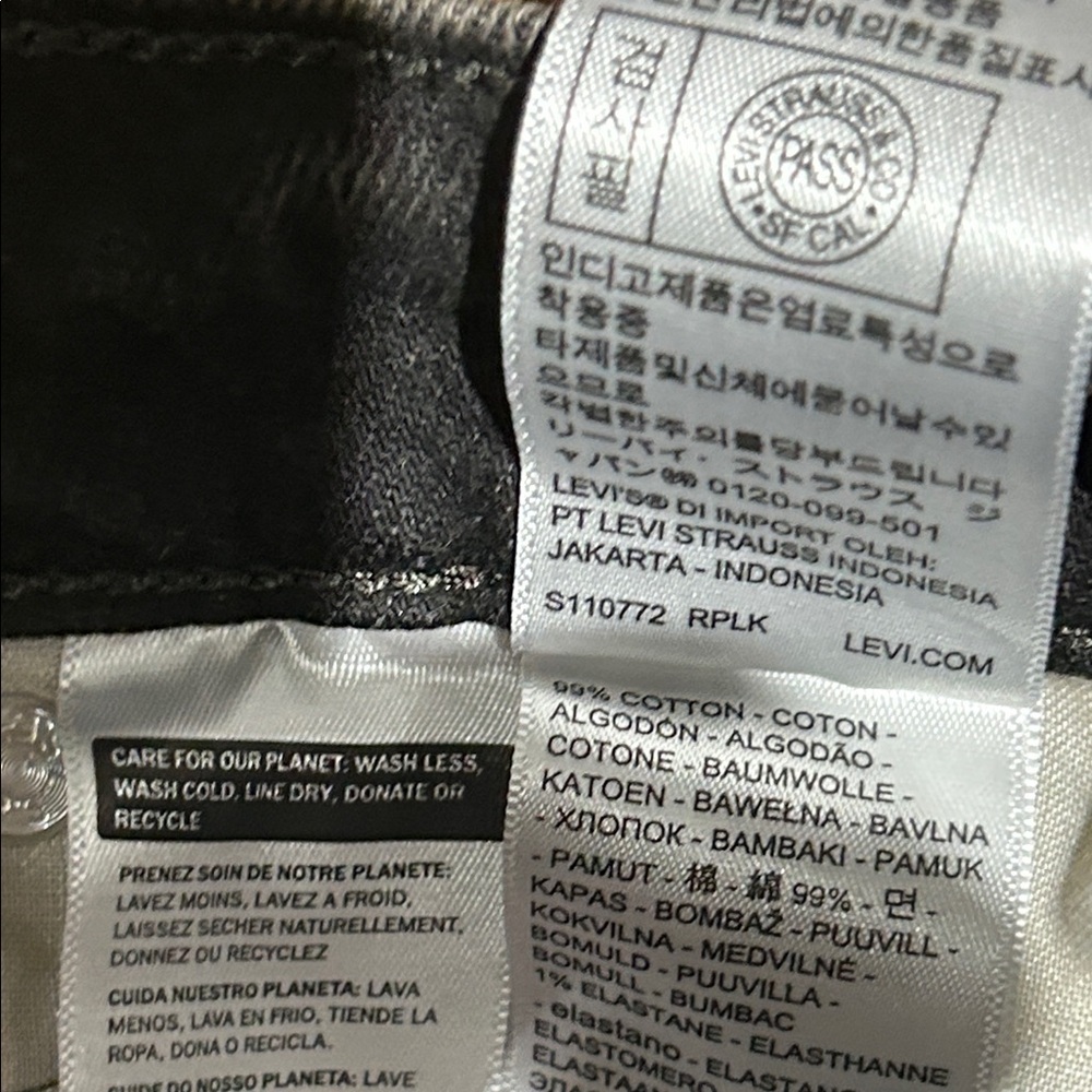 Levi's Women's Dark Gray/Black Jean Shorts - Picture 8 of 9